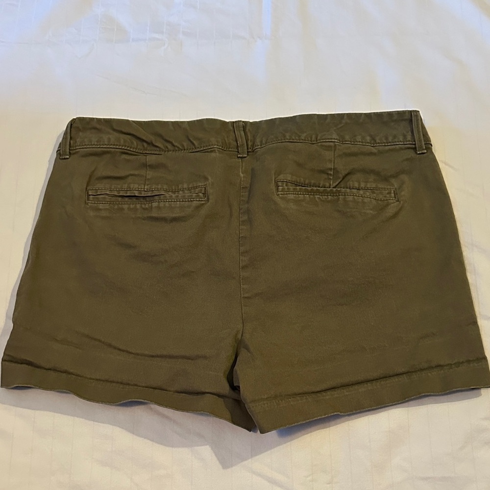 Old Navy Women's Dark Olive Casual Shorts - Picture 5 of 6